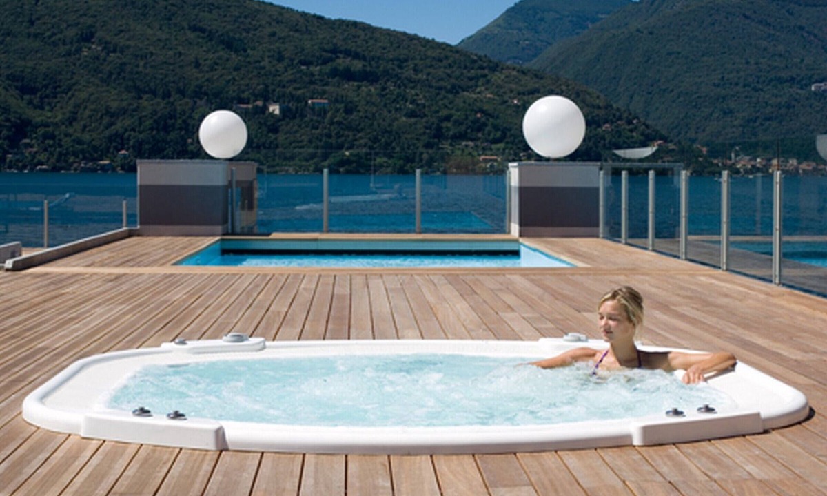 Maccagno Apartment | Vista di Maccagno Fantastico: View, Pool & Balcony, Maccagno con Pino e Veddasca, Italy