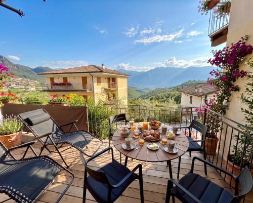 Voiandes Apartment | Voiandes balcony Apartment garden and pool