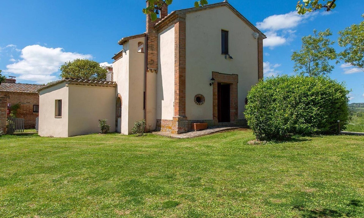 Chiusi Apartment | Wohnung in Chiusi mit Grill, Gemeinschaftspool und Garten by Interhome