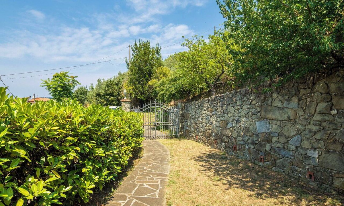 Giugnano House | Wonderful private villa for 4 people with WIFI, TV, terrace and panoramic view
