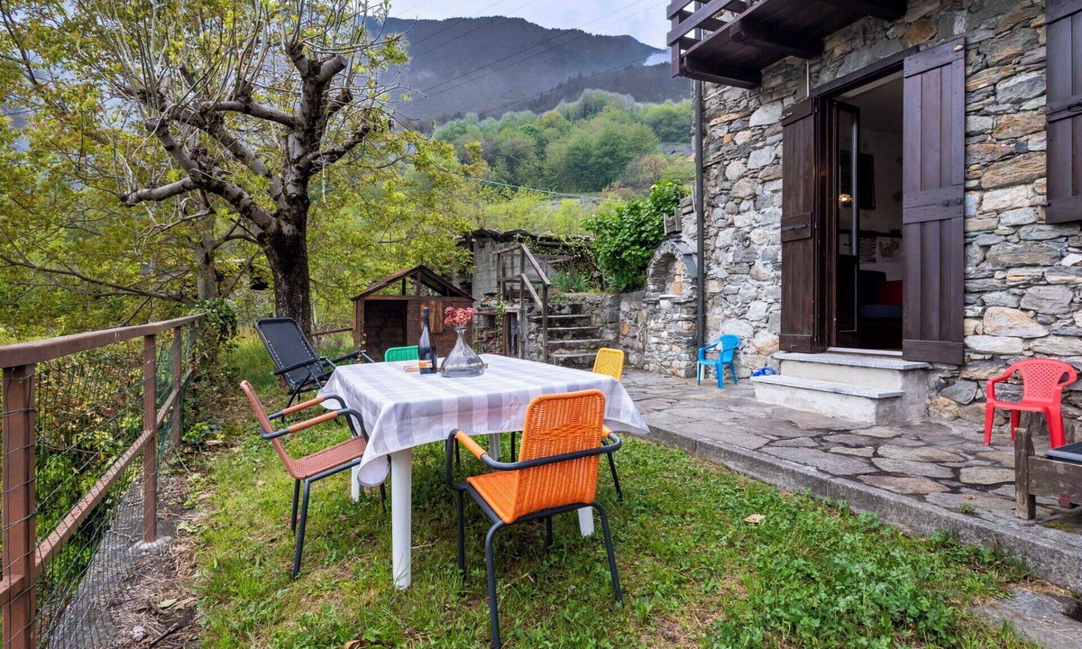 Ardenno House | Wonderful private villa for 4 people with WIFI, TV, balcony and pets allowed