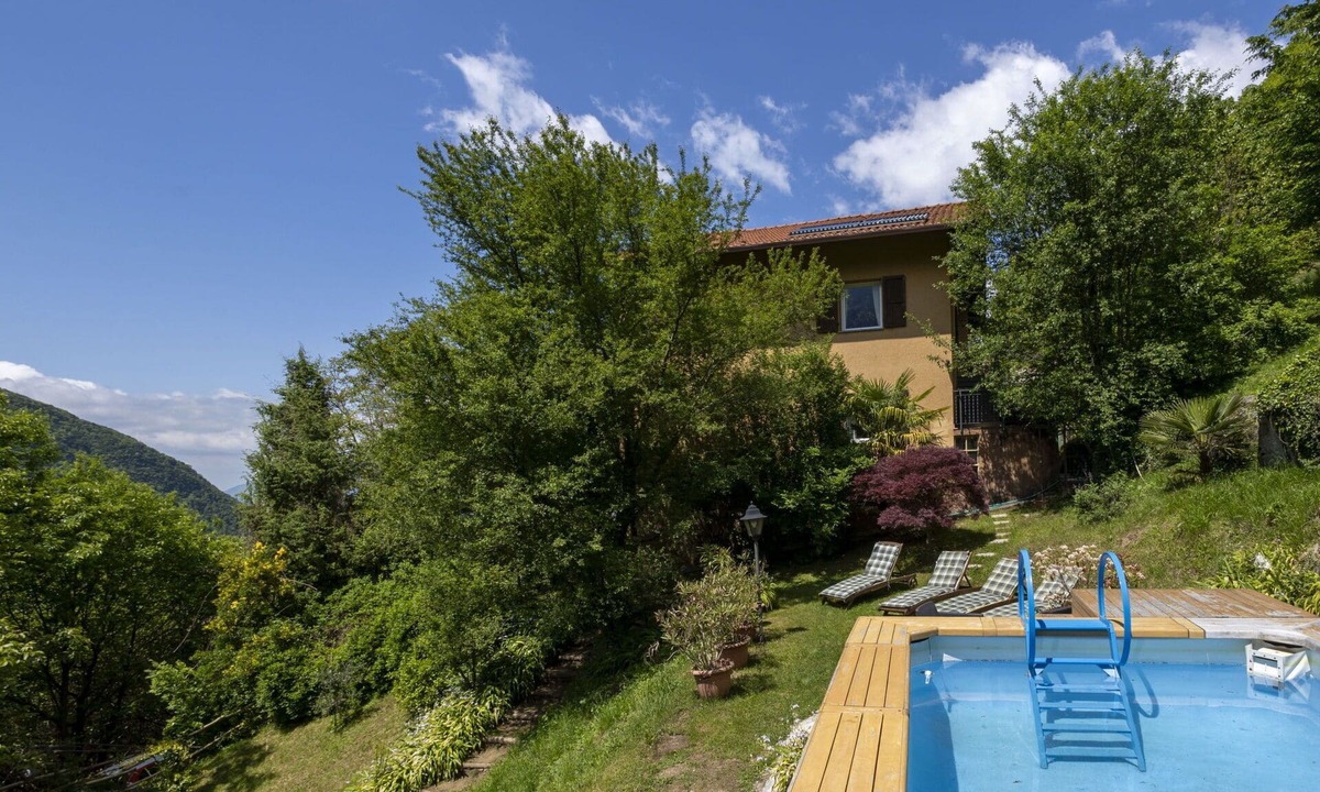 Pisogne Villa | Wonderful private villa for 16 people with private pool, WIFI, TV, patio and pets allowed