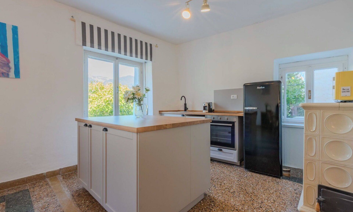Arco House | Wonderful private villa for 8 people with WIFI, TV, patio and pets allowed