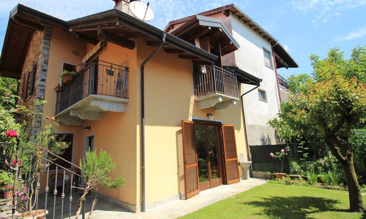 Arizzano House | Wonderful villa for 5 people with WIFI, TV and balcony
