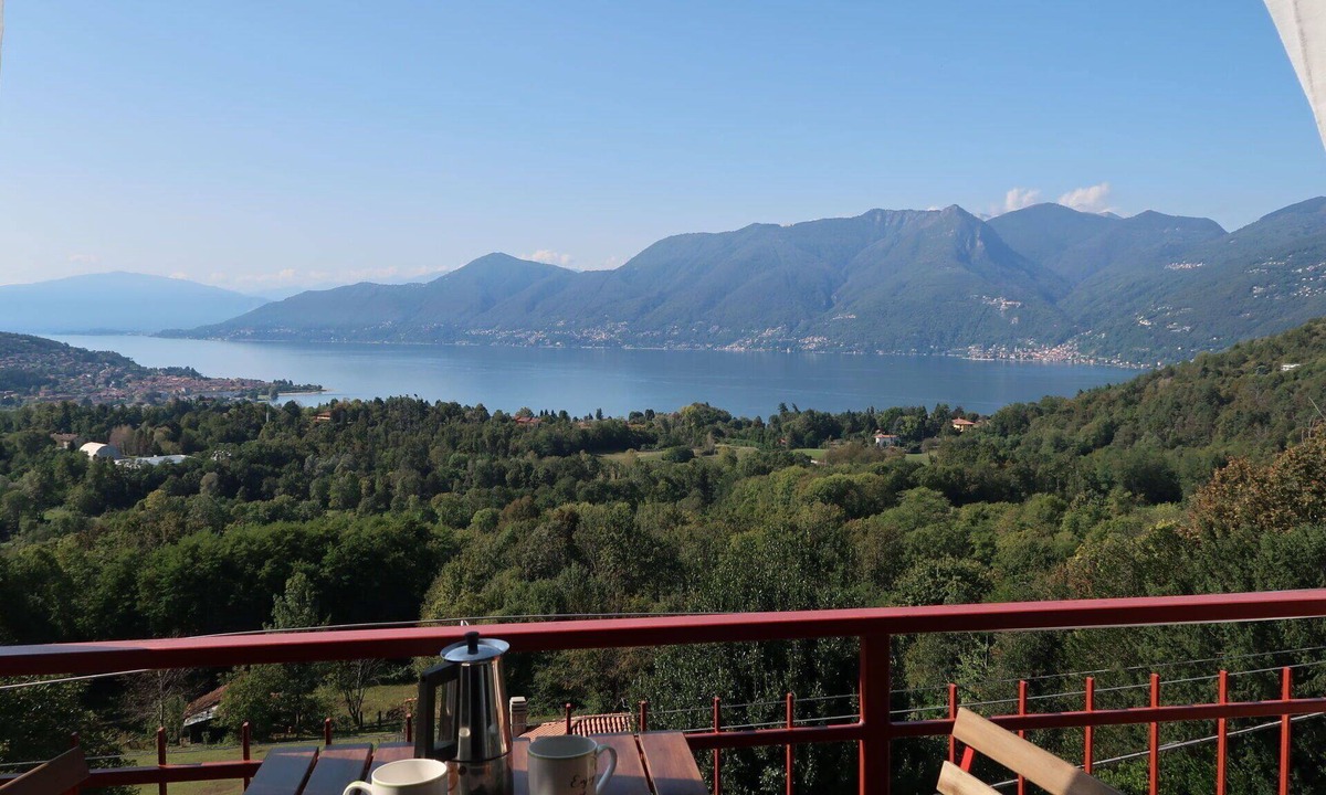 Luino House | Wonderful villa for 6 people with WIFI, TV and terrace
