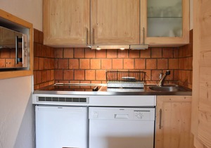 Cozy 2-Room Apt for 4, 100m from Slopes, Balcony, Pet-Friendly, WiFi - Méribel in Méribel