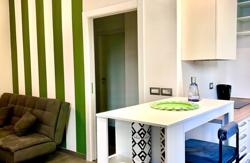 Sud-Ovest Apartment | 1 Double Room with Private Bathroom in the Feria Neighborhood, Near Downtown