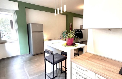 Sud-Ovest Apartment | 1 Double Room with Private Bathroom in the Feria Neighborhood, Near Downtown