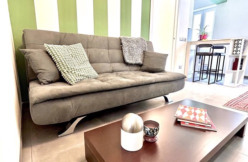 Sud-Ovest Apartment | 1 Double Room with Private Bathroom in the Feria Neighborhood, Near Downtown