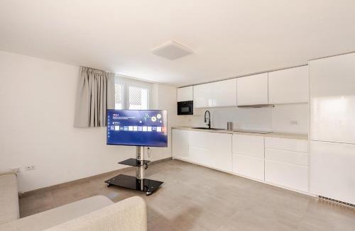 Riccione Apartment | 2 Appartamenti in VleCeccarini - 3Bagni - Parcheggio Privato - Mare