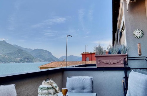 Acquaseria Apartment | 2-Bedroom Airconditioned Lakeview Apartment