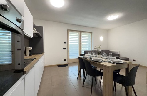 Valeggio sul Mincio Apartment | 20 min from Gardaland and lake with swimming pool