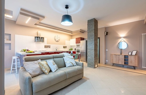 Santa Rita Apartment | [2min InalpiArena] Cozy Suite + A/C + WI-FI
