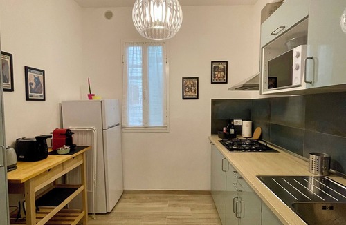 La Spezia Historic Centre Apartment | 5th floor urban Apartment with elevator 5 minutes from trains to 5 Terre