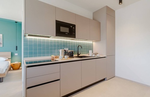 Lingotto Apartment | A comfortable studio apartment with a terrace offering all the amenities needed to accommodate up to three guests. Conveniently located, very close to the metro, it allows you to reach the city center in just six minutes and the San Salvario neighborhood