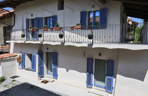 Dogliani Apartment | Accessible "Terre" Apartment near Garden with Wi-Fi and Air Conditioning