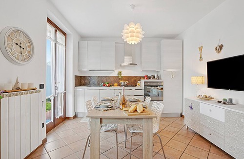 Taino Apartment | Alba Rosa Apartment - 2 Bed, 2 Bath, Taino, Italy