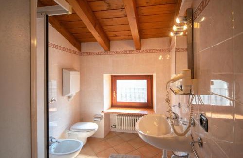 Caprino Veronese Hotel | Albergo Al Platano
