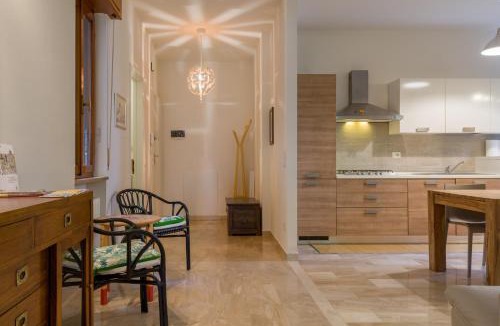 San Zeno Apartment | Alle mura apartment by Reasy&Busy