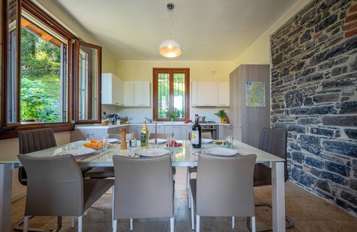 Menaggio House | Ambra Holiday Villa with Jacuzzi