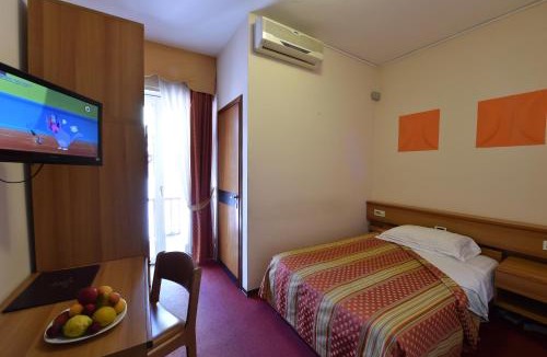 Iseo Hotel | AMBRA HOTEL - The only 3 star central lakeside hotel in Iseo