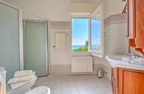 Cecina House | Angela -Terrace & beautiful View lake - Happy Rentals