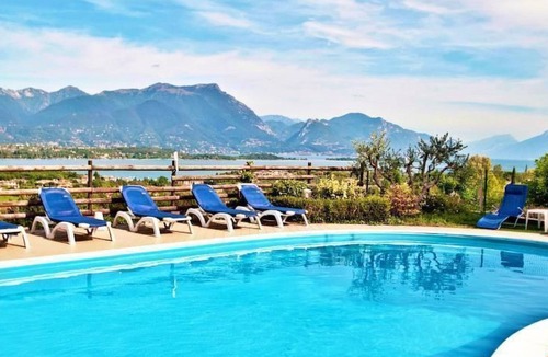 Manerba del Garda Apartment | Angenehme Wohnung in Solarolo mit Parkplatz by Interhome