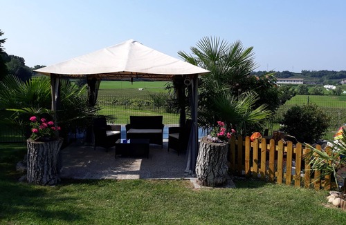 Sona Apartment | Apartment in the green hinterland moraine hills inland Lake Garda