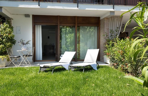 San Benedetto di Lugana Apartment | Apartement "Garden Vill" with Garden, Terrace & Wi-Fi