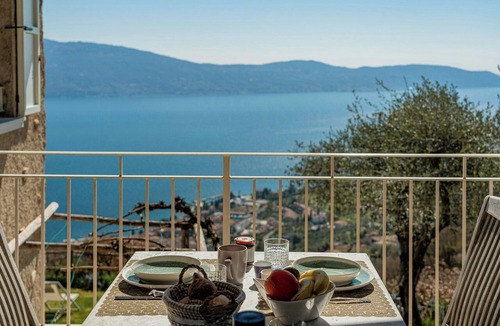 Gargnano House | Apartment with heated pool on the Garda Lake