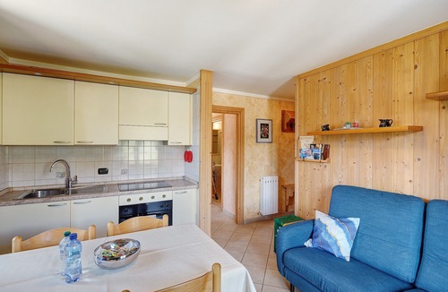 Teola Ski Chalet | Apartment '2' with Shared Garden and Wi-Fi