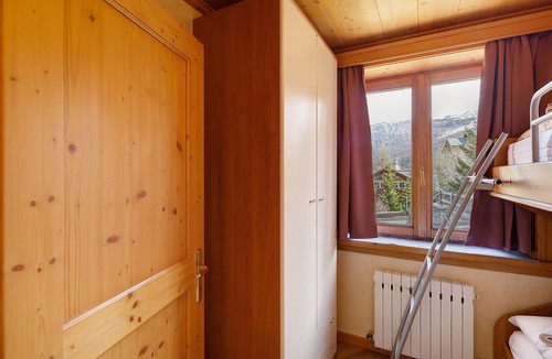 Teola Ski Chalet | Apartment '2' with Shared Garden and Wi-Fi