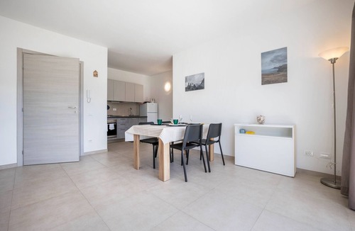 Campagnola Apartment | Apartment 'Bassinel' with Lake View, Shared Garden and Wi-Fi