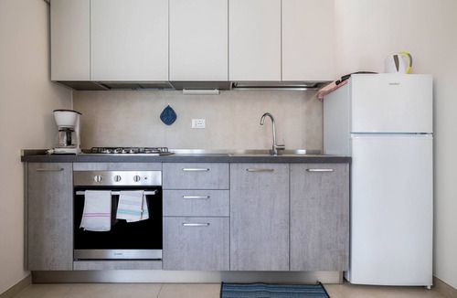 Campagnola Apartment | Apartment 'Bassinel' with Lake View, Shared Garden and Wi-Fi