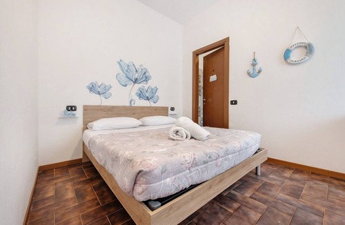 Alzate Brianza Apartment | Apartment 'Blu' with Shared Terrace and Wi-Fi