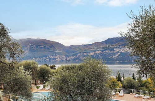 Magugnago Apartment | Apartment 'Bungalow Pit Stop' with Lake View, Wi-Fi and Air Conditioning