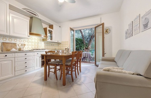 Assenza Apartment | Apartment 'Casa Nina Luna' with Lake View, Shared Terrace and Wi-Fi