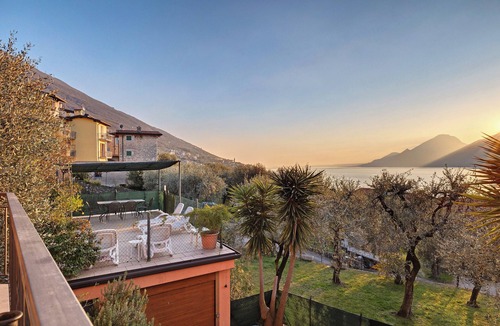 Assenza Apartment | Apartment 'Casa Nina Luna' with Lake View, Shared Terrace and Wi-Fi