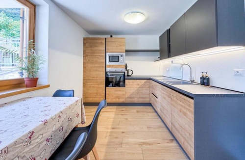 Vermiglio Apartment | Apartment 'Cà Vermigliana' with Lake View, Private Terrace and Wi-Fi