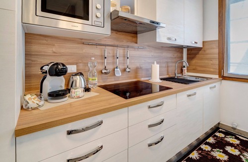 Sottomarina Apartment | Apartment 'Casa Da Luigina 2' with Balcony, Wi-Fi and Air Conditioning