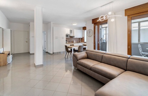 Sottomarina Apartment | Apartment 'Casa Da Luigina 2' with Balcony, Wi-Fi and Air Conditioning