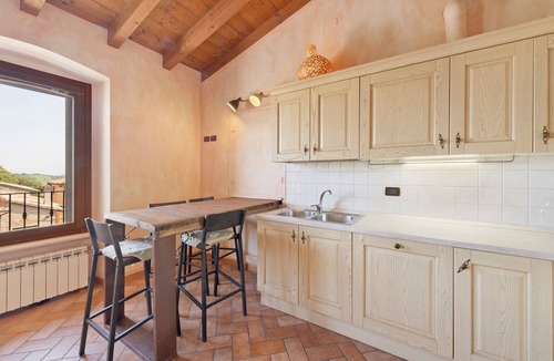 Pozzolengo Apartment | Apartment 'Casa Dolca La Torre' with Lake View, Wi-Fi and Air Conditioning