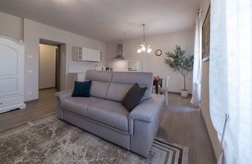 Cavaion Veronese Apartment | Apartment 'Casale Dei Sogni Intera Villa Privata' with Private Terrace, Wi-Fi and Air Conditioning