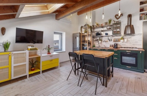 Cannobio Apartment | Apartment 'Casa Valy' with Lake View, Wi-Fi and Air Conditioning