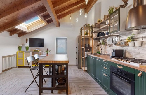 Cannobio Apartment | Apartment 'Casa Valy' with Lake View, Wi-Fi and Air Conditioning