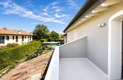 Ponti sul Mincio Apartment | Apartment 'Cordigero Adults Only - Melograno' with Shared Pool, Wi-Fi & Air Conditioning