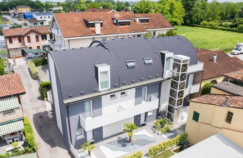 Bagnolo Apartment | Apartment 'Flower' with Shared Garden, Wi-Fi and Air Conditioning