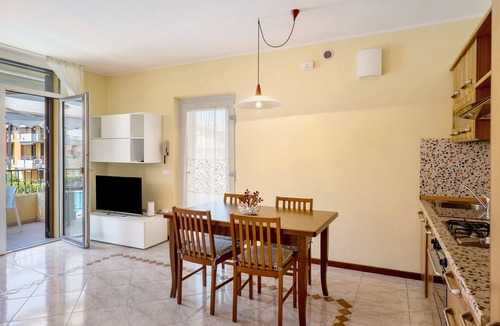 Lugana Apartment | Apartment 'Giglio Sirmione' with Shared Pool, Wi-Fi, and Air Conditioning