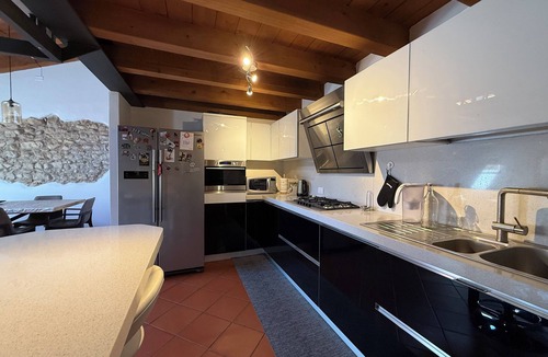 Colognola ai Colli Apartment | Apartment in renovated rustic courtyard