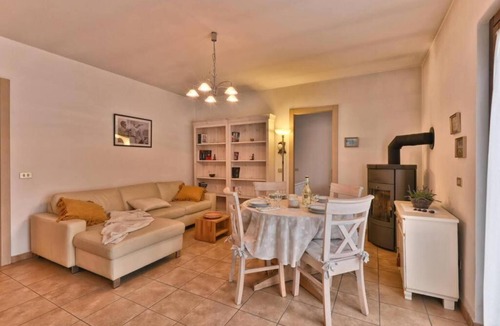Prabione Apartment | Apartment 'Il Gufo' with Lake View and Balcony